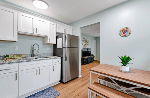 North Camellia Acres House | Cozy 2BR Norfolk Stay Pets Welcome Wi-Fi