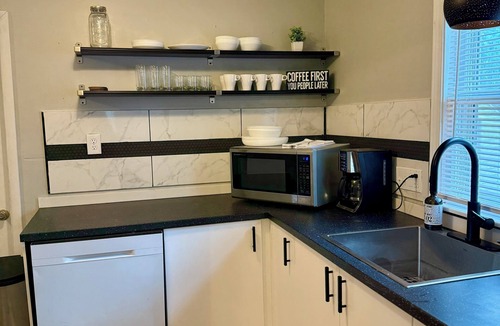 Winfield House | Cozy 2BR- On Southwestern Campus