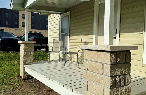 Winfield House | Cozy 2BR- On Southwestern Campus