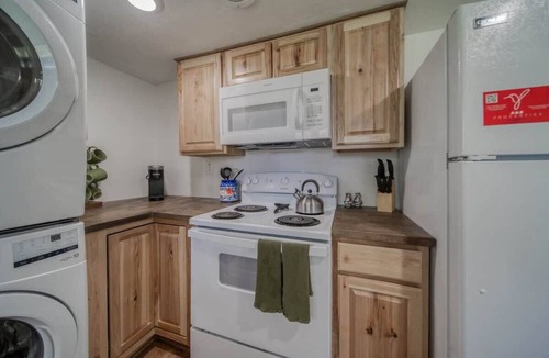 St. James House | Cozy 2BR Retreat | Fenced Yard | Pet-Friendly
