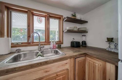 St. James House | Cozy 2BR Retreat | Fenced Yard | Pet-Friendly