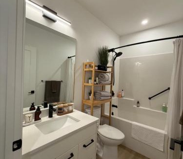 Saskatoon House | Cozy 2BR retreat in Rosewood