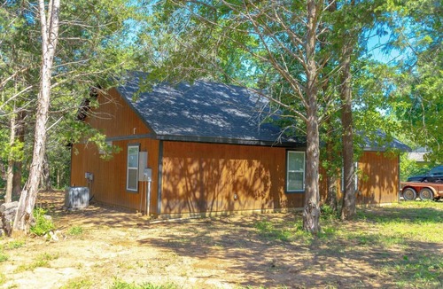 Gordonville House | Cozy 2BR Retreat Near Lake Texoma Just minutes from Lake Texoma and Cedar Mills Marina, this peaceful 2-bedroom home offers modern comforts, a full kitchen, and fun extras like a pool table and table tennis—perfect for couples, families, or friend