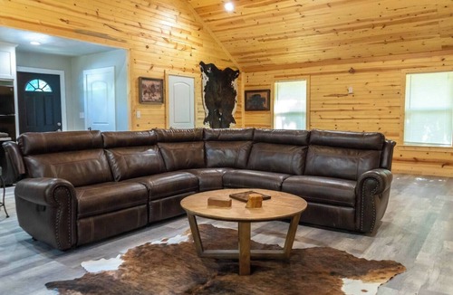 Gordonville House | Cozy 2BR Retreat Near Lake Texoma Just minutes from Lake Texoma and Cedar Mills Marina, this peaceful 2-bedroom home offers modern comforts, a full kitchen, and fun extras like a pool table and table tennis—perfect for couples, families, or friend