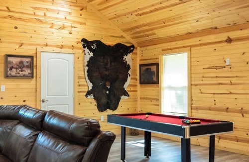Gordonville House | Cozy 2BR Retreat Near Lake Texoma Just minutes from Lake Texoma and Cedar Mills Marina, this peaceful 2-bedroom home offers modern comforts, a full kitchen, and fun extras like a pool table and table tennis—perfect for couples, families, or friend