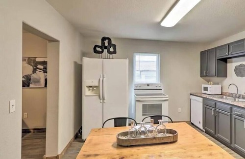 West Plains Apartment | Cozy 2BR Retreat Near Ozark Trails & Downtown