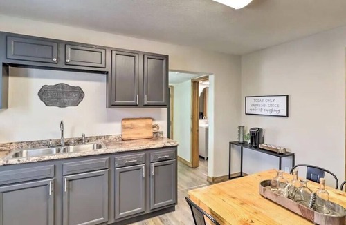 West Plains Apartment | Cozy 2BR Retreat Near Ozark Trails & Downtown