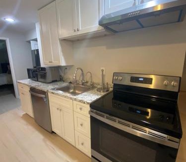 Leesburg Apartment | Cozy 2BR suite w Sauna
