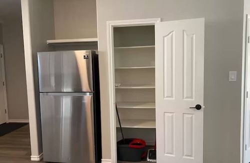 Humble House | Cozy 2BR Townhome in Peaceful Humble Fast WiFi & AC A