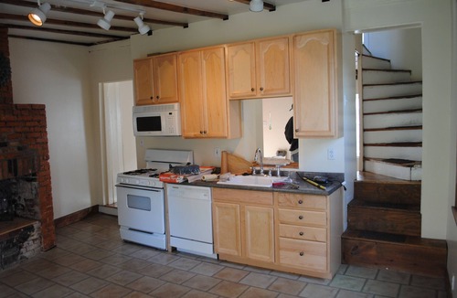 Manayunk House | Cozy 2BR trinity home in Manayunk near Main street & TRAIN with central AC