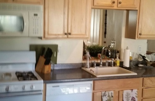 Manayunk House | Cozy 2BR trinity home in Manayunk near Main street & TRAIN with central AC