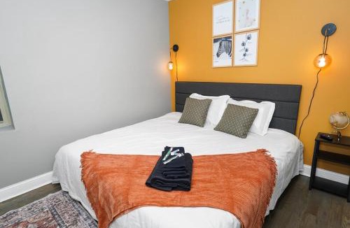 East Garfield Park Apartment | Cozy 2BR Unit Near Garfield Park & United Center