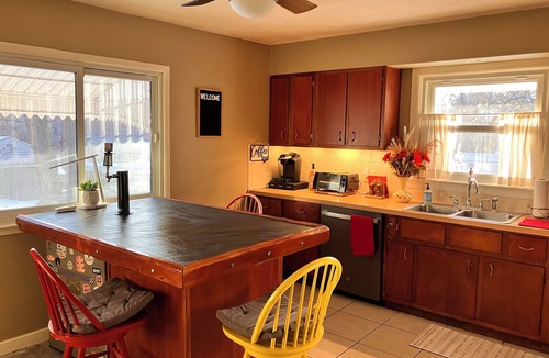 Leavenworth House | Cozy 2BR w/King Bed + Yard Near Fort Leavenworth