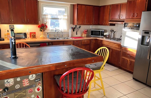 Leavenworth House | Cozy 2BR w/King Bed + Yard Near Fort Leavenworth