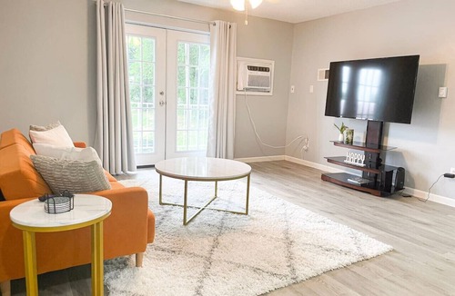 Franklin Apartment | Cozy 2BR with private parking