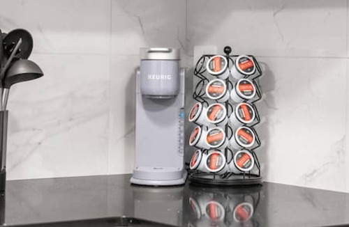 Southeast Calgary House | Cozy 2BR, Wolf Willow SE, close to HWY