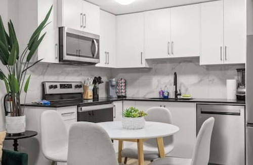 Southeast Calgary House | Cozy 2BR, Wolf Willow SE, close to HWY