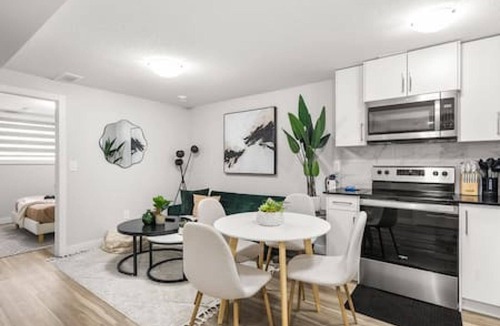 Southeast Calgary House | Cozy 2BR, Wolf Willow SE, close to HWY