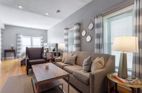 Southmoreland Condo | Cozy 2nd Floor unit Near Plaza and Westport | 08