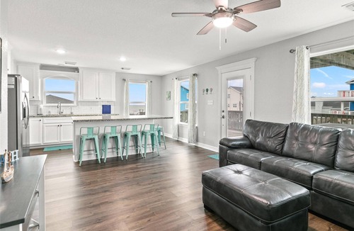 Surfside Beach House | Cozy 2nd Row Beach House w Ocean Views in lovely Surfside Beach