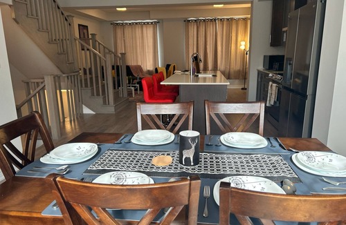 Mount Pleasant House | Cozy 3+1 bedroom townhouse in Brampton -A true "home away from home",
