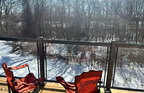 Mount Pleasant House | Cozy 3+1 bedroom townhouse in Brampton -A true "home away from home",