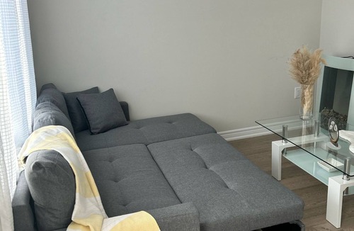 Mount Pleasant House | Cozy 3+1 bedroom townhouse in Brampton -A true "home away from home",