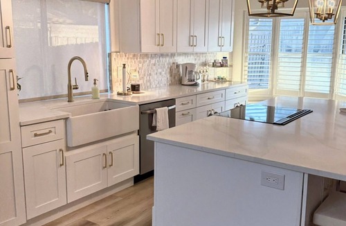 Frisco House | Cozy 3/2 w/Master Suite+Elegant Jurassic Themed Room. Minutes from attractions.