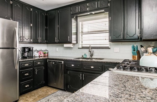 Central Oklahoma City House | Cozy 3 bdrm w/pool & hot tub!