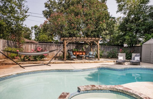 Central Oklahoma City House | Cozy 3 bdrm w/pool & hot tub!