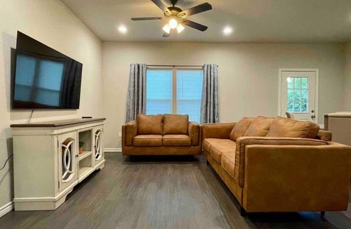 Longview Apartment | Cozy 3 Bed 2 Bath Home