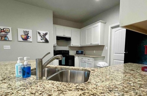 Longview Apartment | Cozy 3 Bed 2 Bath Home