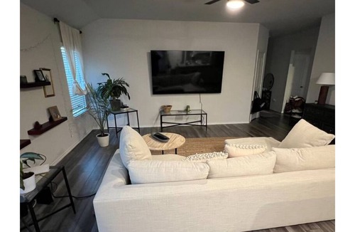 Taylor House | Cozy 3-Bed 2-Bath Near Samsung. Monthly Stays Available!