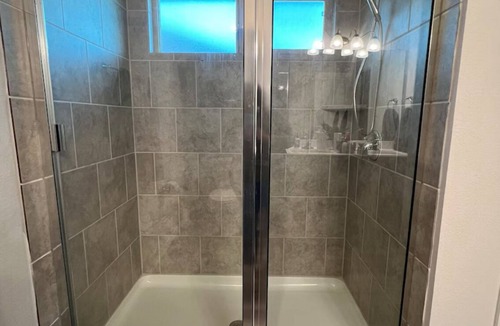 Taylor House | Cozy 3-Bed 2-Bath Near Samsung. Monthly Stays Available!