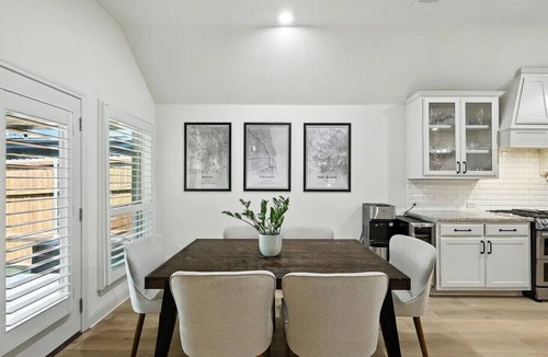 Fort Worth Cultural District House | Cozy 3-bed/3-FullBath in the cultural district blocks from iconic Dickies Arena