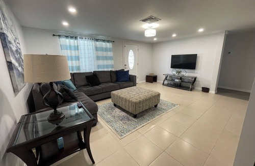 Elfers House | Cozy 3-bed home with Pool