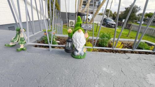 Kelston Villa | Cozy 3-Bed Home with Backyard near LynnMall