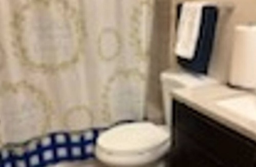John T White House | Cozy 3 bed Home with Yard - Centrally Located - Minutes to Stadium