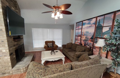 Highlands House | Cozy 3 bed home with a touch of Paris