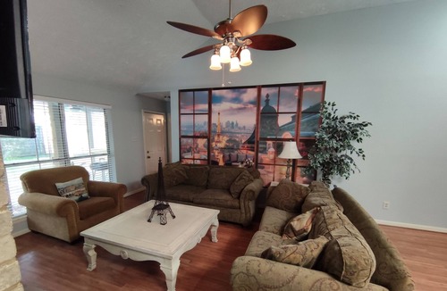 Highlands House | Cozy 3 bed home with a touch of Paris