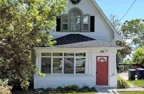 Haileybury House | Cozy 3 Bedroom Home With Hot Tub - New Owners!