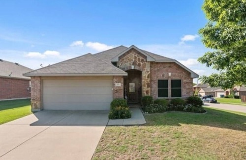 Fate House | Cozy 3-bedroom 2 Bath Bungalow with free parking.