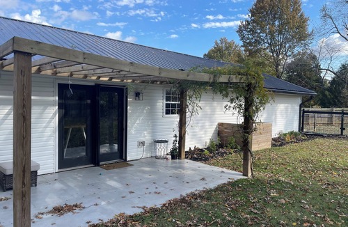 Marion House | Cozy 3-Bedroom, 2 bath Getaway in the Heart of Marion, Illinois