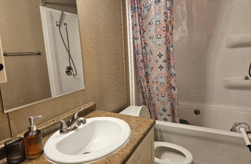 Shiner House | Cozy 3-bedroom 2-bath house in beautiful Shiner with AC close to everything.
