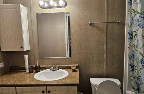 Shiner House | Cozy 3-bedroom 2-bath house in beautiful Shiner with AC close to everything.