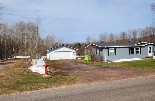 Rockland House | Cozy 3 Bedroom 2 bath Trailside Bungalow