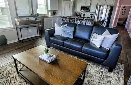 La Porte House | Cozy 3 bedroom 3 bath King Bed Suite near Sylvan Beach
