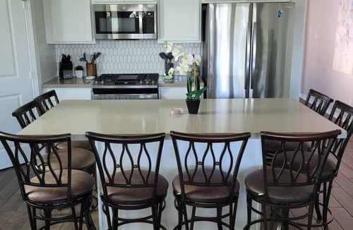 La Porte House | Cozy 3 bedroom 3 bath King Bed Suite near Sylvan Beach
