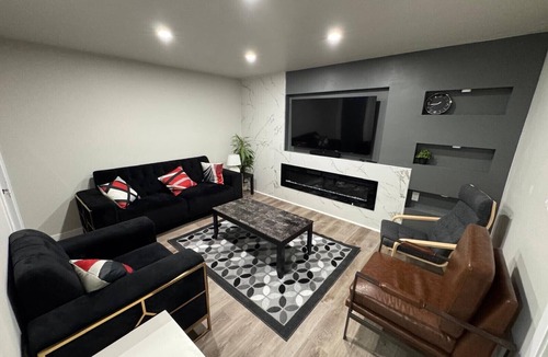 Transcona House | Cozy 3-Bedroom Basement Suite with Private Entrance