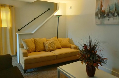 Dayton Cottage | Cozy 3- Bedroom Brick Cottage